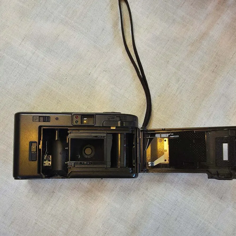 Vivitar PS:20 Point 'n Shoot 35mm Film Camera